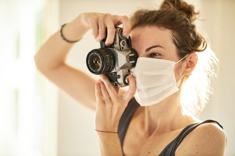 W dzisiejszym dynamicznym świecie fotografii i technologii cyfrowej posiadanie odpowiednich narzędzi może mieć ogromne znaczenie. Niezależnie od tego, czy jesteś profesjonalnym fotografem, początkującym twórcą treści czy entuzjastą technologii, Cyfrowe jest Twoim zaufanym partnerem w urzeczywistnianiu Twoich kreatywnych wizji. Jako wiodąca marka w Polsce, Cyfrowe oferuje kompleksową gamę aparatów, akcesoriów i najnowocześniejszych technologii, aby spełnić wszystkie Twoje potrzeby.