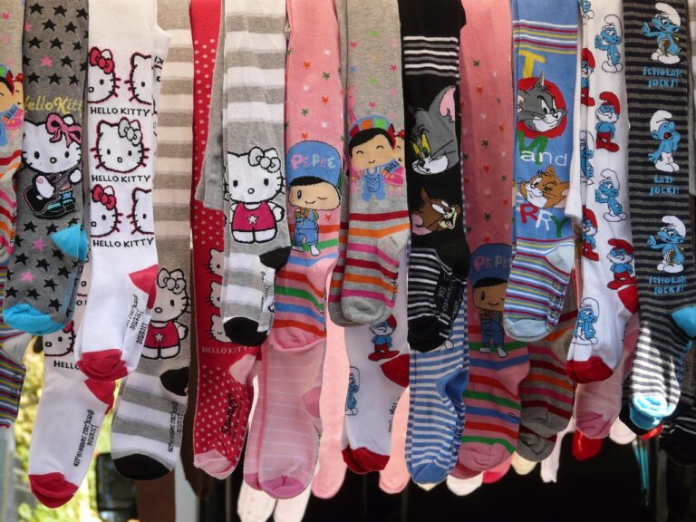 In a world where fashion meets comfort, few things are as universally adored as a great pair of socks. But for those who truly understand the joy of socks, Super Socks has taken this simple garment to a whole new level, transforming it into a worldwide phenomenon. From personalized designs to unforgettable in-store experiences, Super Socks has become more than just a brand – it’s a celebration of creativity, fun, and personal expression.