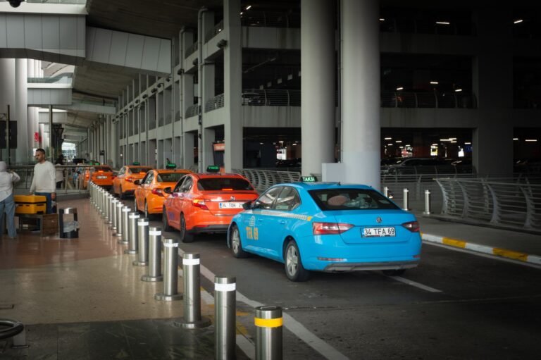 Professional Airport Taxi Services: Reliable Ground Transportation and Expert Driver Services for Schiphol Travelers