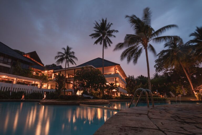Escape the Ordinary: Why Luxury Travel Starts With Smart Booking
